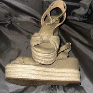 Michael Kors wedge sandals New…NEVER WORN
ACCEPTING ALL REASONABLE OFFER